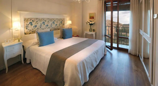 Двухместный номер Standard с балконом Hotel Santa Maria de Alquezar