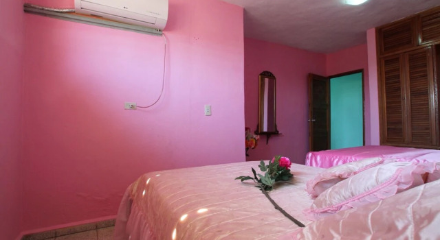Hostal Zaira Kenia y Jorge Luis, Rezervovat Hotel Hotely v Sancti Spiritus s parkováním, Parkování