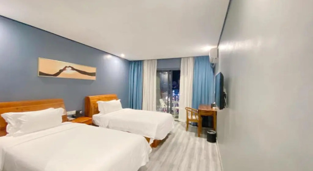 Двухместный номер Standard с балконом Junlan Hotel