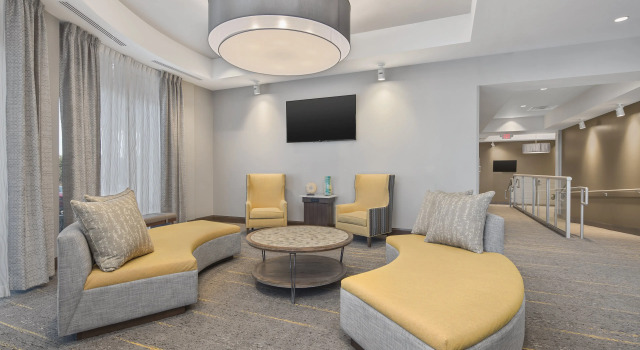 Staybridge Suites - Florence Center by IHG, Забронировать Отель Отели Южной Каролины с парковкой, Парковка