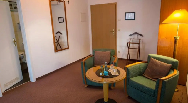 Internat Schloss Spiegelberg, Prenota Hotel Neustadt 