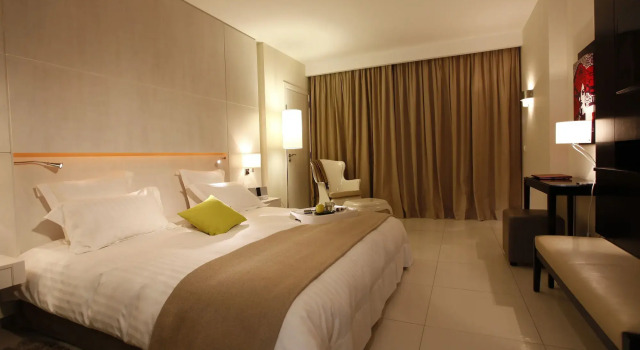 Hotel Dar El Marsa, Rezerwuj Hotel Hotele w El Haouach z basenem, Basen