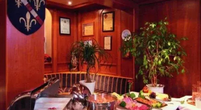 Roter Hahn, Book Hotel Ruesselsheim Rhenish Hesse