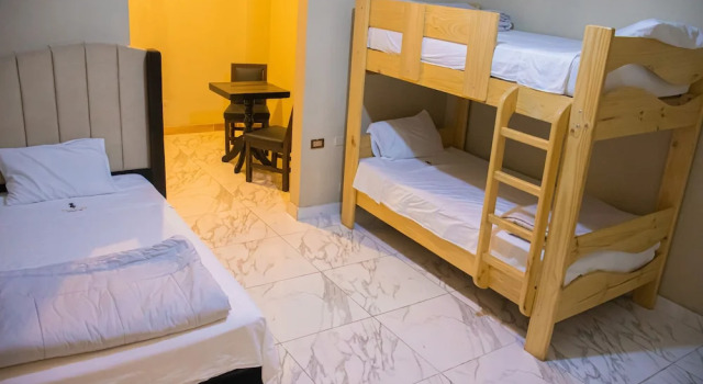 Thay83 Hostel, Забронировать Хостел Отели в центре Мирафлореса, в центре, Парковка