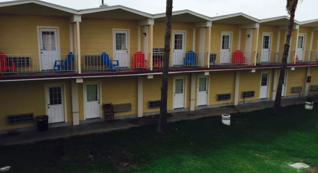 Pearl Inn, Забронировать Отель Отели Галвестон с парковкой, рядом с Rebecca Sealy Hospital, Парковка