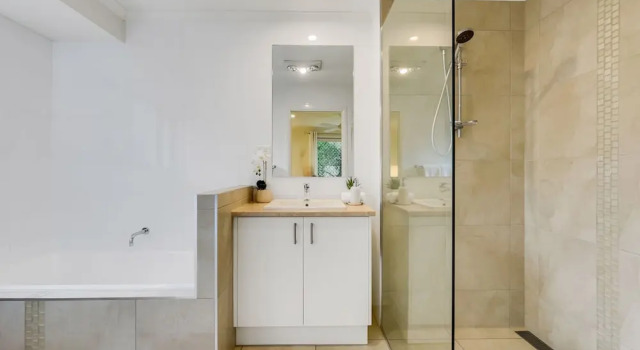 Семейный коттедж с 3 комнатами с видом на сад Endless Summer Beach Retreat-pet friendly, walk to shops