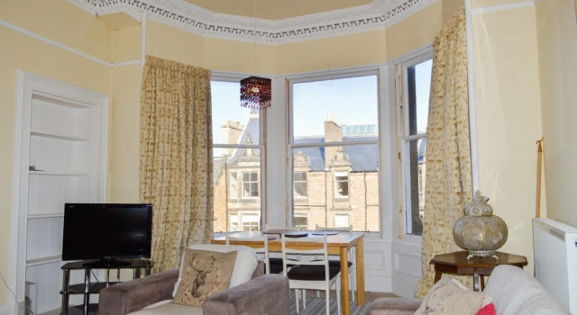 Spacious 4 Bedroom Apartment in Edinburgh, Забронировать Апартаменты/квартира Эдинбург Midlothian, рядом с Национальный музей Шотландии