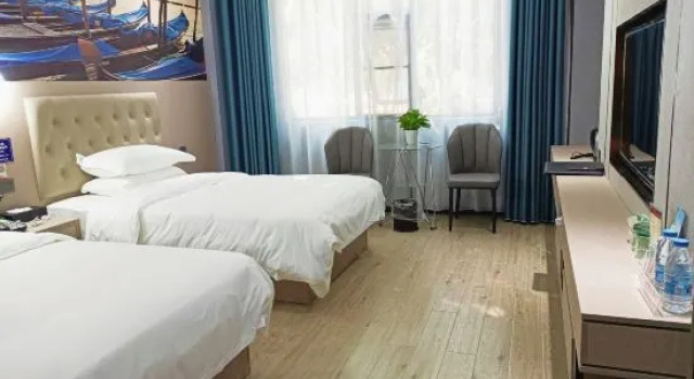 Lingyun Haoli Business Hotel, Rezerwuj Hotel Hotele w Baise z parkingiem, Parking