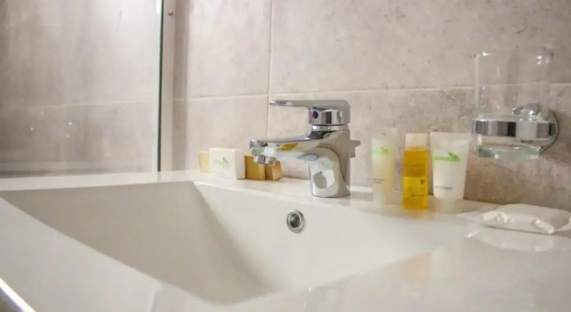 Номер Standard Earl Heights Suites Hotel