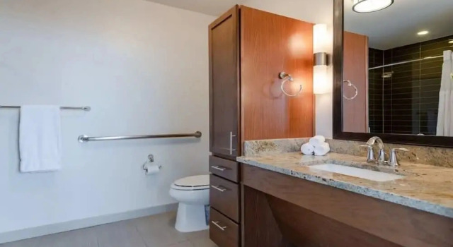 Апартаменты Deluxe CozySuites at LTV