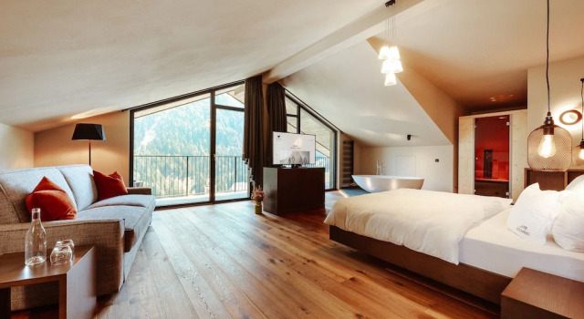 Люкс с балконом Hotel Mea Via