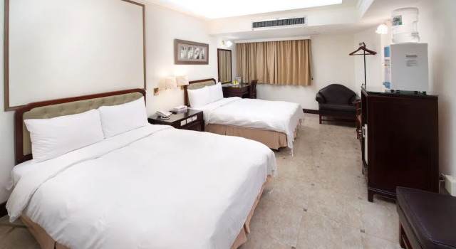 Четырёхместный семейный номер Standard Peach Hotel