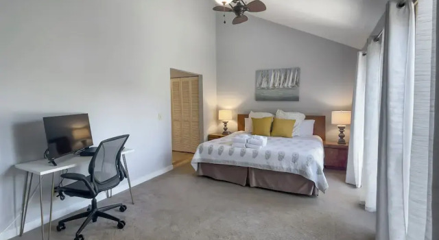 203 Twin Oaks at The Sea Pines Resort, Забронировать Курортный отель Отели Хилтон-Хед-Айленд с парковкой, рядом с Stan Smith Tennis Academy, Парковка