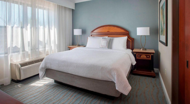 Люкс Courtyard by Marriott Saratoga Springs