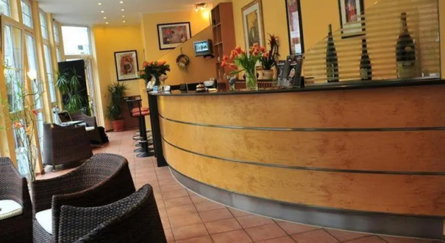 Mado, Varaa Hotelli Neustadt Süd Köln