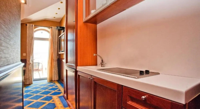 Room-seaview Room in Luxury Villa With p, Buchen Sie Villa Hotels in Bezirk Tivat mit Parkplatz, Parkplätze
