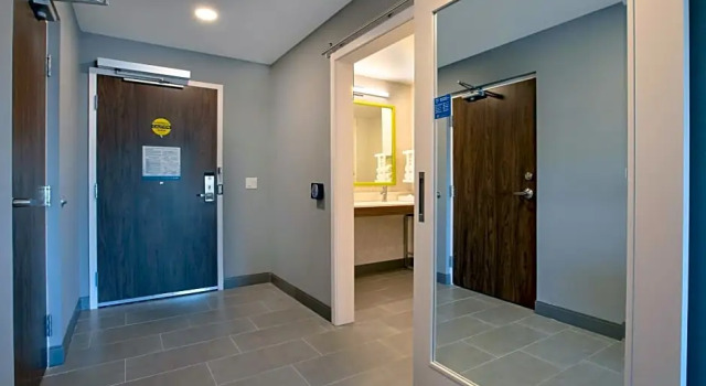Студия Hampton Inn & Suites Ottawa West