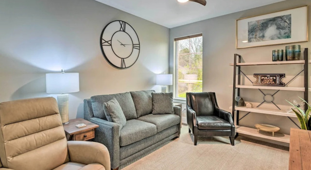 Beautiful Nashville Home Near Downtown w/ Hot Tub!, Varaa Lomakoti Huvilat kohteessa Tennessee, Villa
