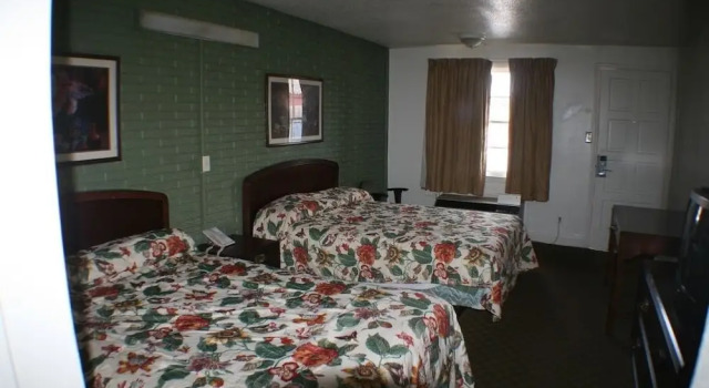 Четырёхместный номер Standard Budget Inn