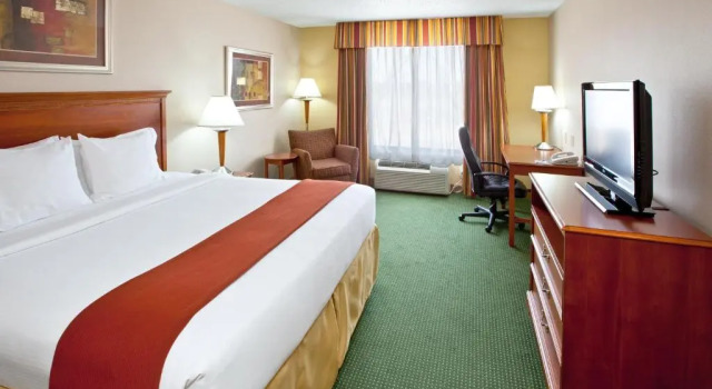 Номер Standard Holiday Inn Express Hotel and Suites Valparaiso by IHG