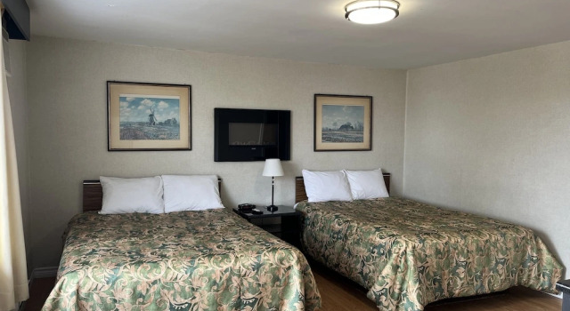 Четырёхместный номер Standard с видом на озеро Old Mill Motel