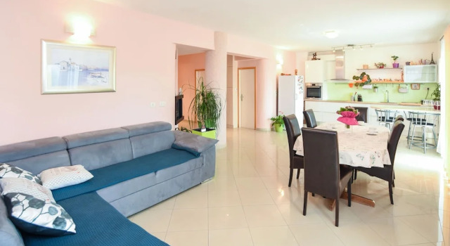 Apartment Mira