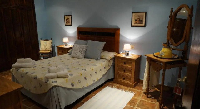 Casa Rural AKIMEQUEDU, Prenota Hotel Hotel a Estremadura con parcheggio, Parcheggio