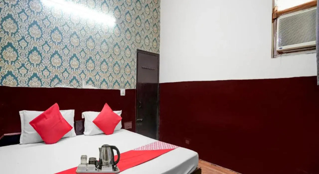 OYO Flagship 70083 Premium Hotel, Забронировать Отель Нойда штат Уттар-Прадеш