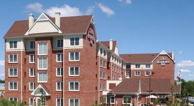 Четырёхместный люкс Cambridge Suites Mississauga