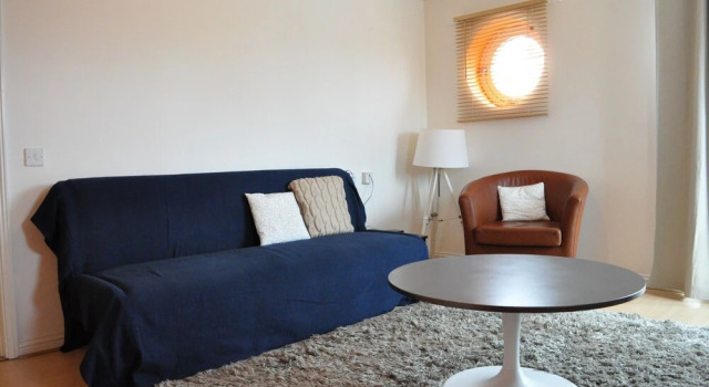 Lovely Spacious 1 Bedroom Flat in East London, Забронировать Отель Отели Англии 3 звезды, 3*