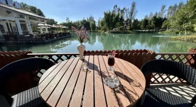 Yili River Hotel, Boek Hotel Yining Xinjiang