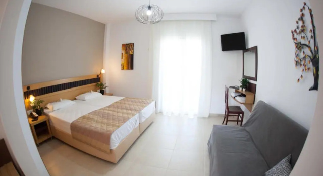 Полулюкс с балконом Sarantis Hotel