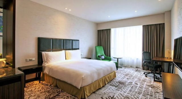 Двухместный номер Standard с видом на озеро Crowne Plaza Shanghai Jinshan by IHG