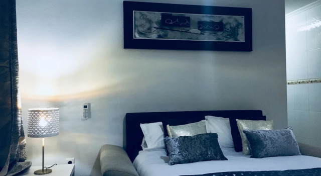 LuxuryDreams Downtown, Забронировать Отель Отели Торревьеха с парковкой, рядом с Городской театр Торревьехи, Парковка