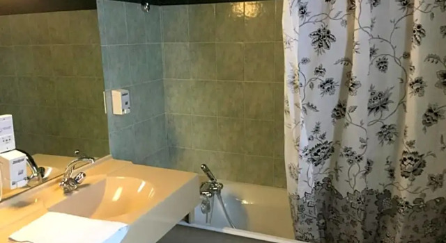 Семейный номер Standard Дуплекс Logis Hôtel La Fleur de Lys