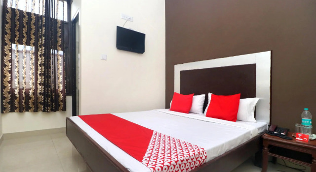 OYO Flagship 19355 Hotel Blessing Inn, Rezerwuj Hotel Dźalandhar Punjab