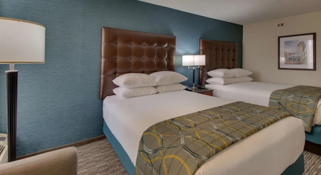 Четырёхместный номер Standard Pear Tree Inn St. Louis Airport