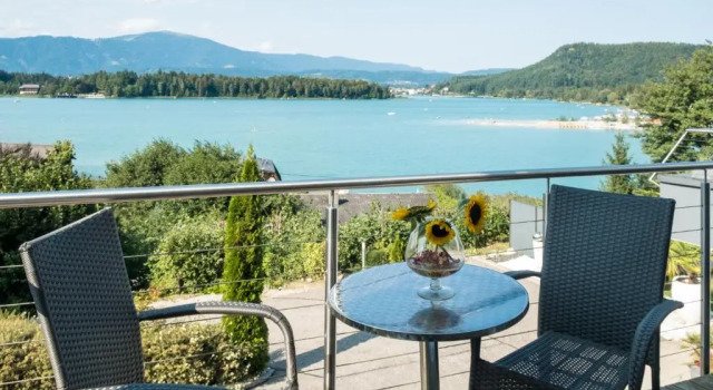 Апартаменты с балконом и с видом на озеро Lakeside Apartments - Adults Only