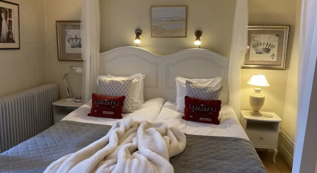 Полулюкс Strand Hotel