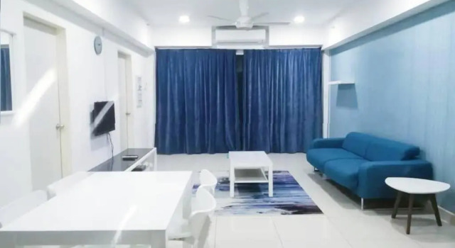 Апартаменты POOL VIEW, Sky Cozy at D'Perdana Apartment, WiFi, Netflix, 6-8 Pax