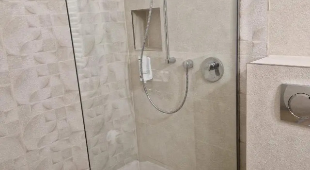 Четырёхместный номер Superior с балконом Hotel Central