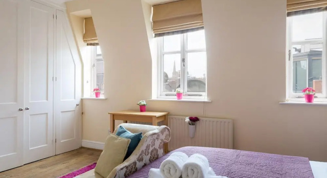 Large 1-bedroom Right Next to Oxford Street, Забронировать Отель Отели Лондона 4 звезды, рядом с Tryon &amp; Swan Gallery, 4*
