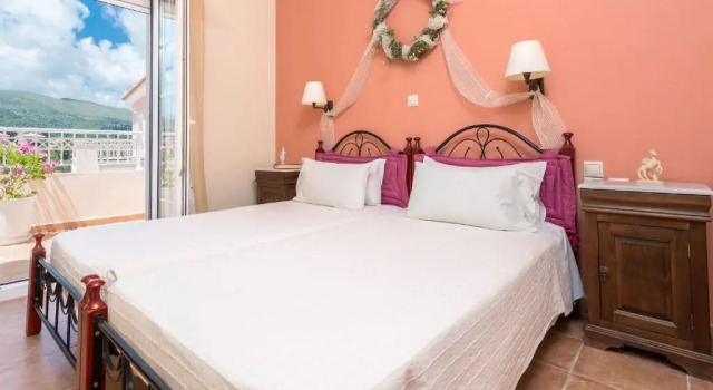 Вилла Lorenzo Villas with Private Pool, 200m from the beach, by ZanteWize