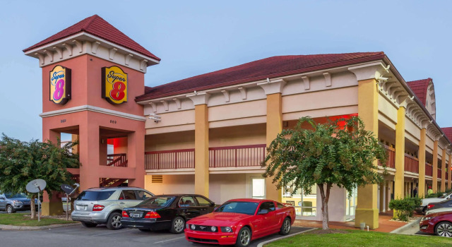 Super 8 by Wyndham Dalton/Convention Center Area, Buchen Sie Gasthaus Motels in Dalton, Motel