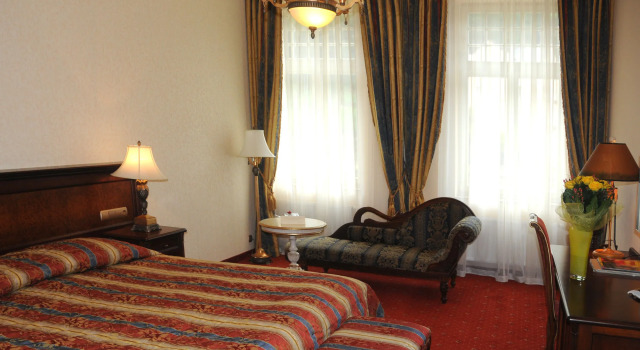 Aqua Marina, Buchen Sie Resort Hotels in Karlsbad mit Pool, Schwimmbad