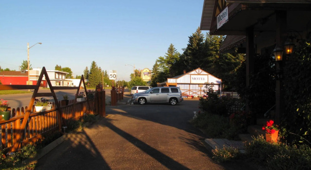 Blue Mountain Motel, Boek Motel Motels in Alberta, Motel