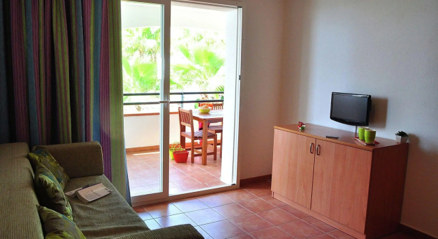 Nice apartments by a vast beach on beautiful Corsica, Rezerwuj Apartament Hotele w Korsyka z parkingiem, Parking