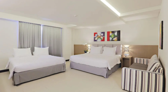 Семейный люкс Euphoria Hotel
