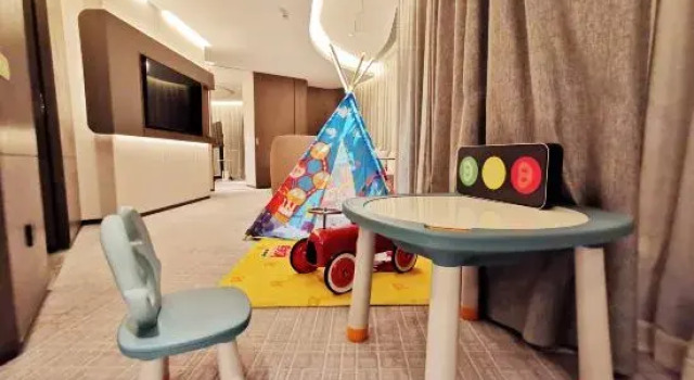 Двухместный семейный люкс Crowne Plaza Wuhan Optics Valley by IHG