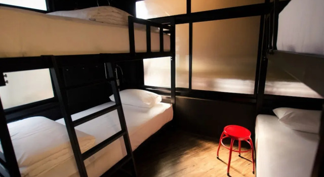 Кровать в общем номере (женский номер) STrips the Poshtel - Hostel